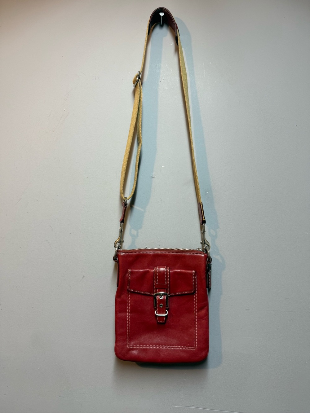 vintage - Coach - Red Leather Crossbody Bag with Front & back Pockets - Picture 2 of 12